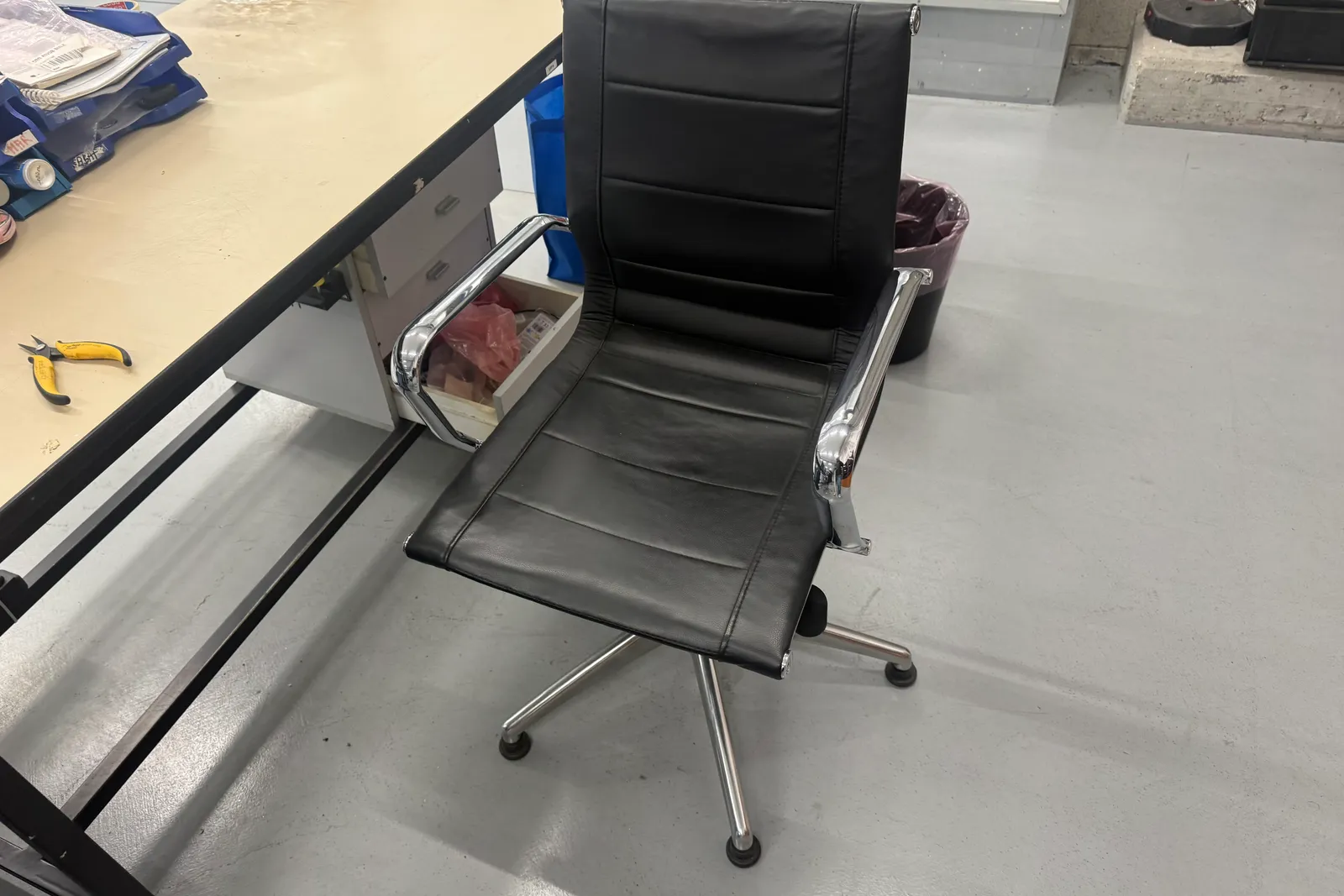 Arredi e macchine elettriche ed elettroniche da ufficio