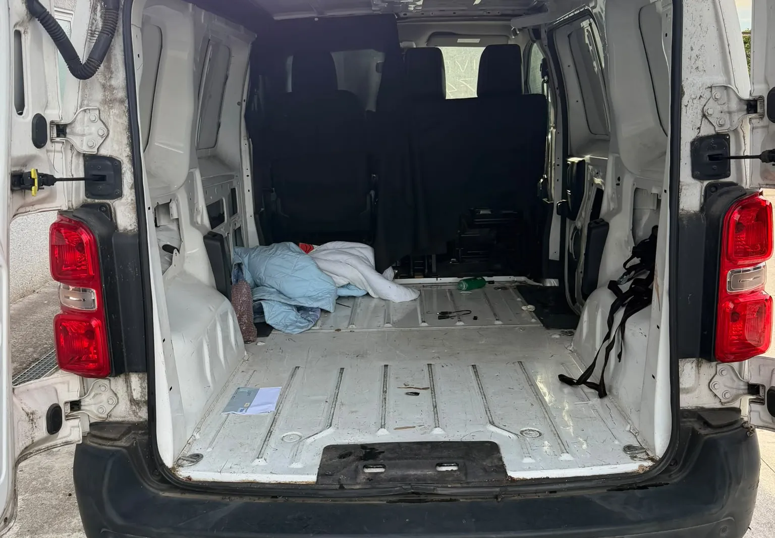 Autocarro Toyota Proace targato FM320CF