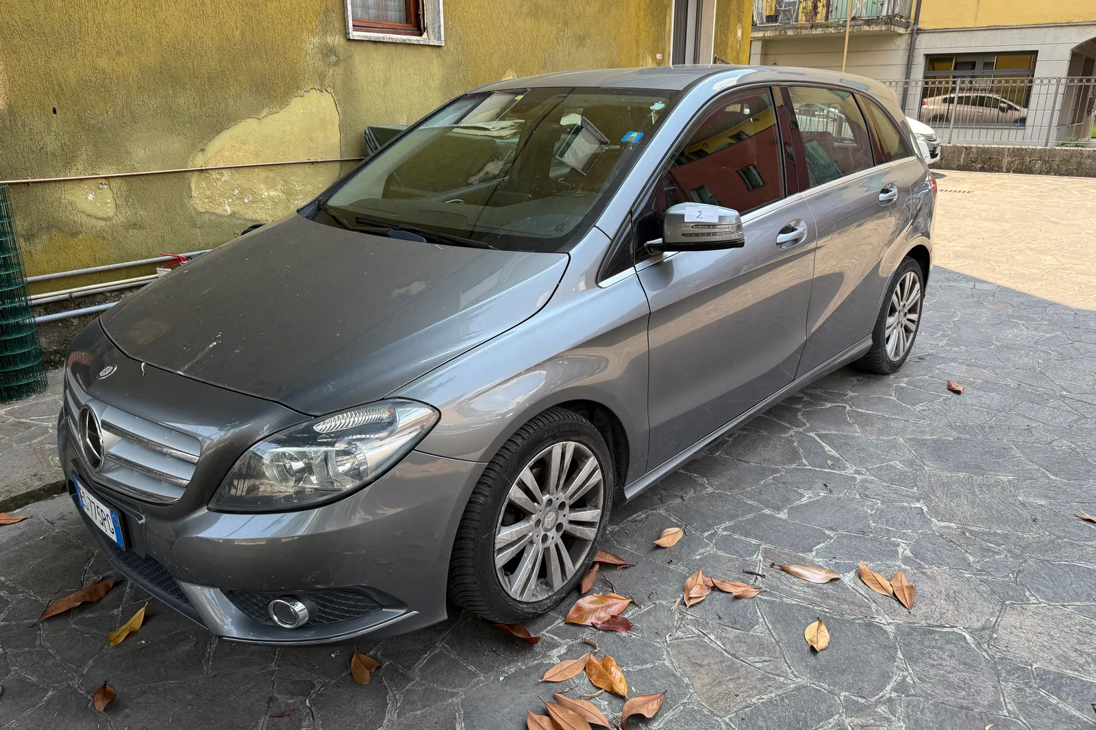 Autovettura Mercedes B 180 CDI targata ES775PG