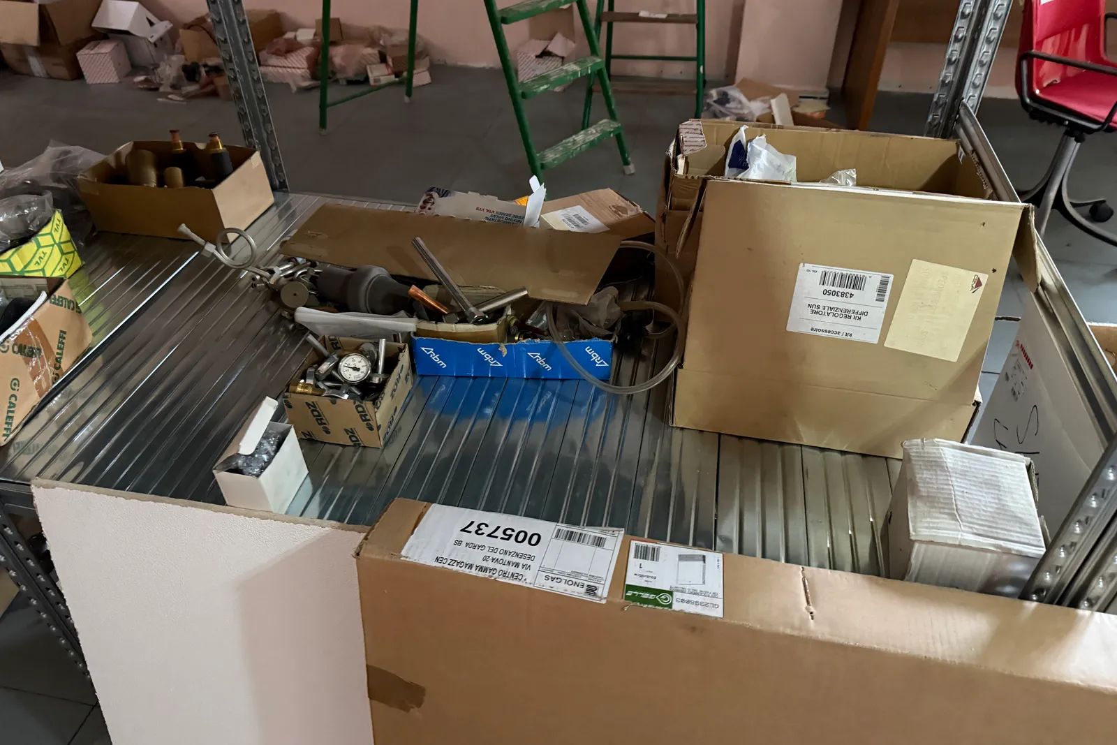 Arredi, scaffali, condizionatori, utensili e minuteria settore idraulico (esclusi ID 37 e beni asserviti all’immobile)