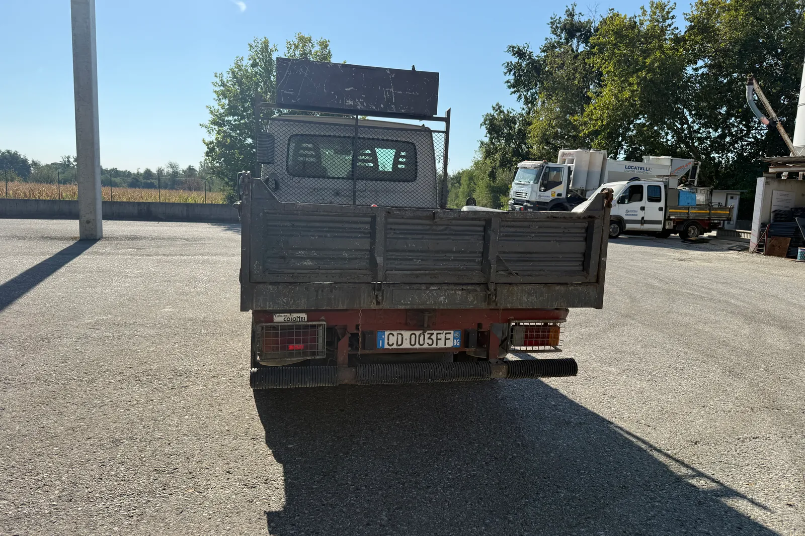 Autocarro ribaltabile Iveco Daily (35C9A) targato CD003FF 