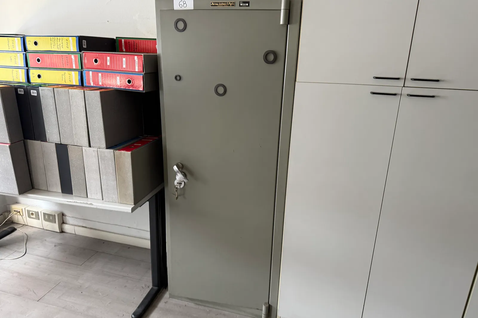 Arredi e macchine elettriche ed elettroniche da ufficio (ID da n. 31 a n. 194, oltre ID 201)