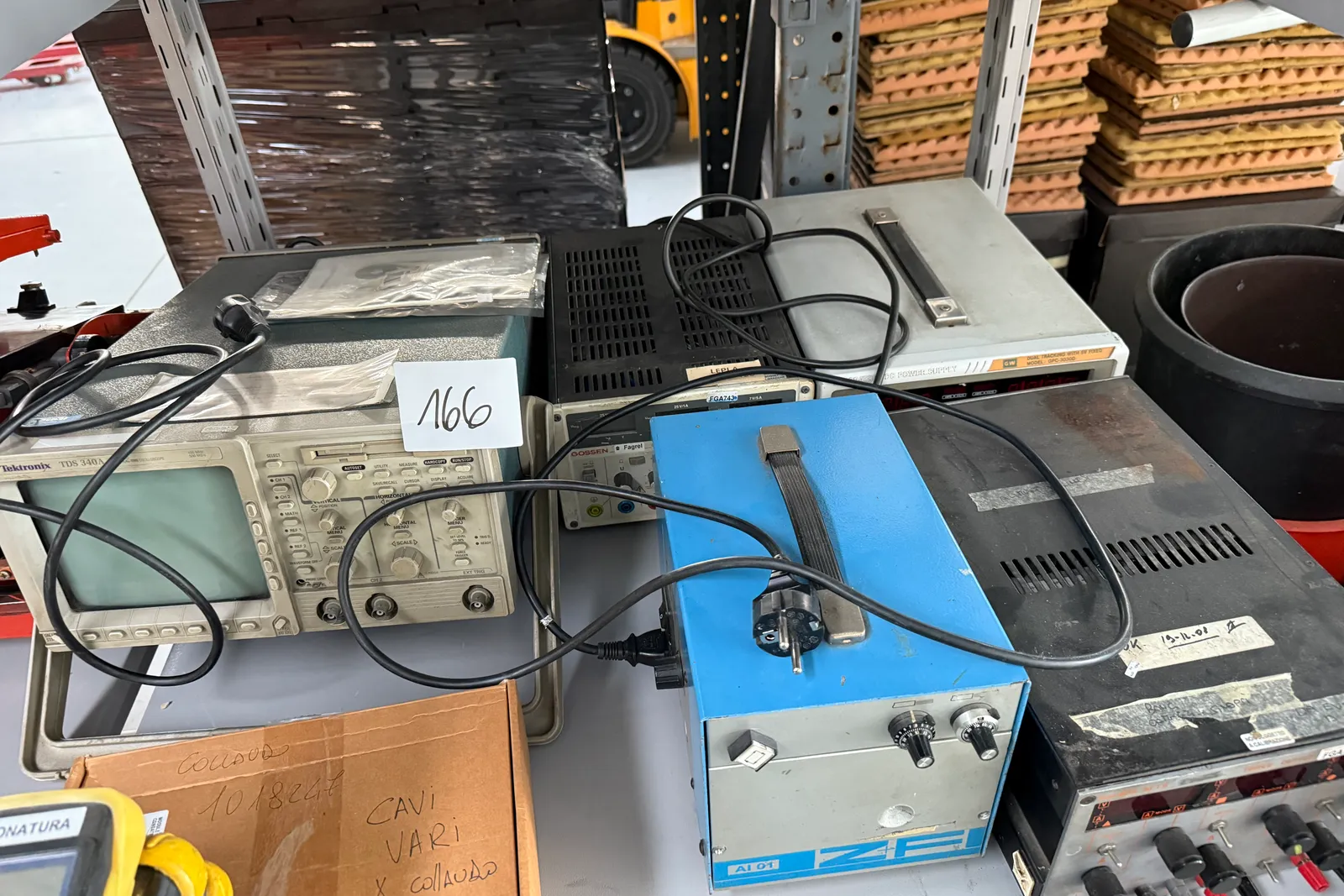 Stazioni saldanti, depuratori elettronici d’aria oltre piccoli attrezzi e componenti varie