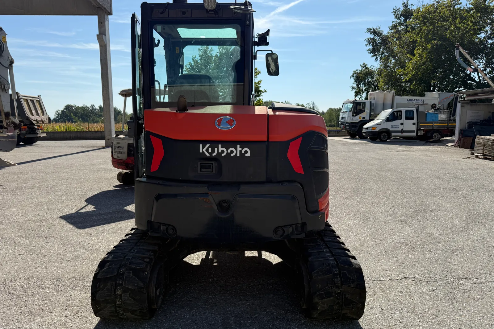Escavatore Kubota mod. U56-5 completo di n. 3 benne e martello demolitore