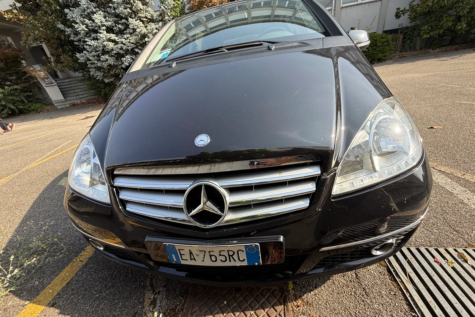 Autovettura Mercedes Classe A targata EA765RC