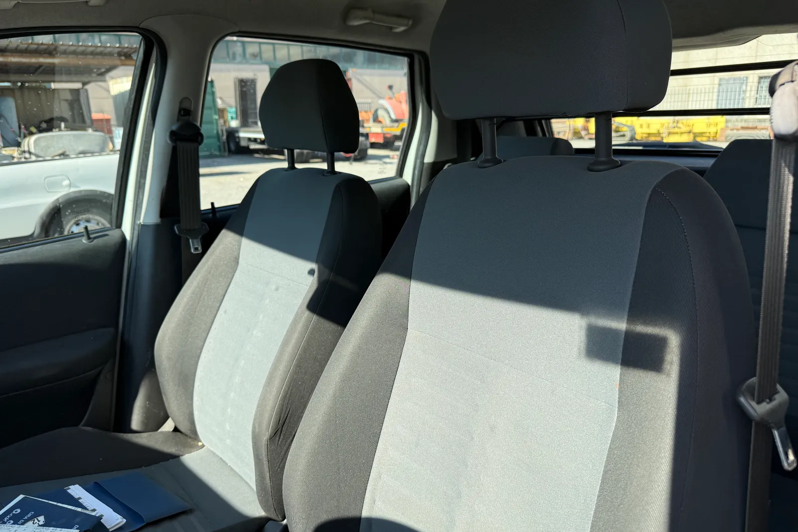 Autocarro Fiat Punto Van targata DP275KX