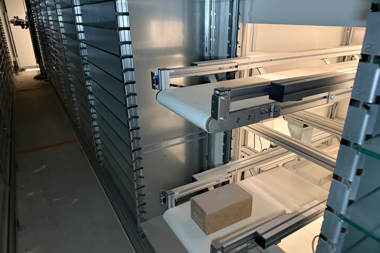 N. 2 magazzini automatici Pharmathek Sintesi, inclusi moduli di carico, linea di imballo e smistamento Mechatronic Machines & Systems e centralina di controllo