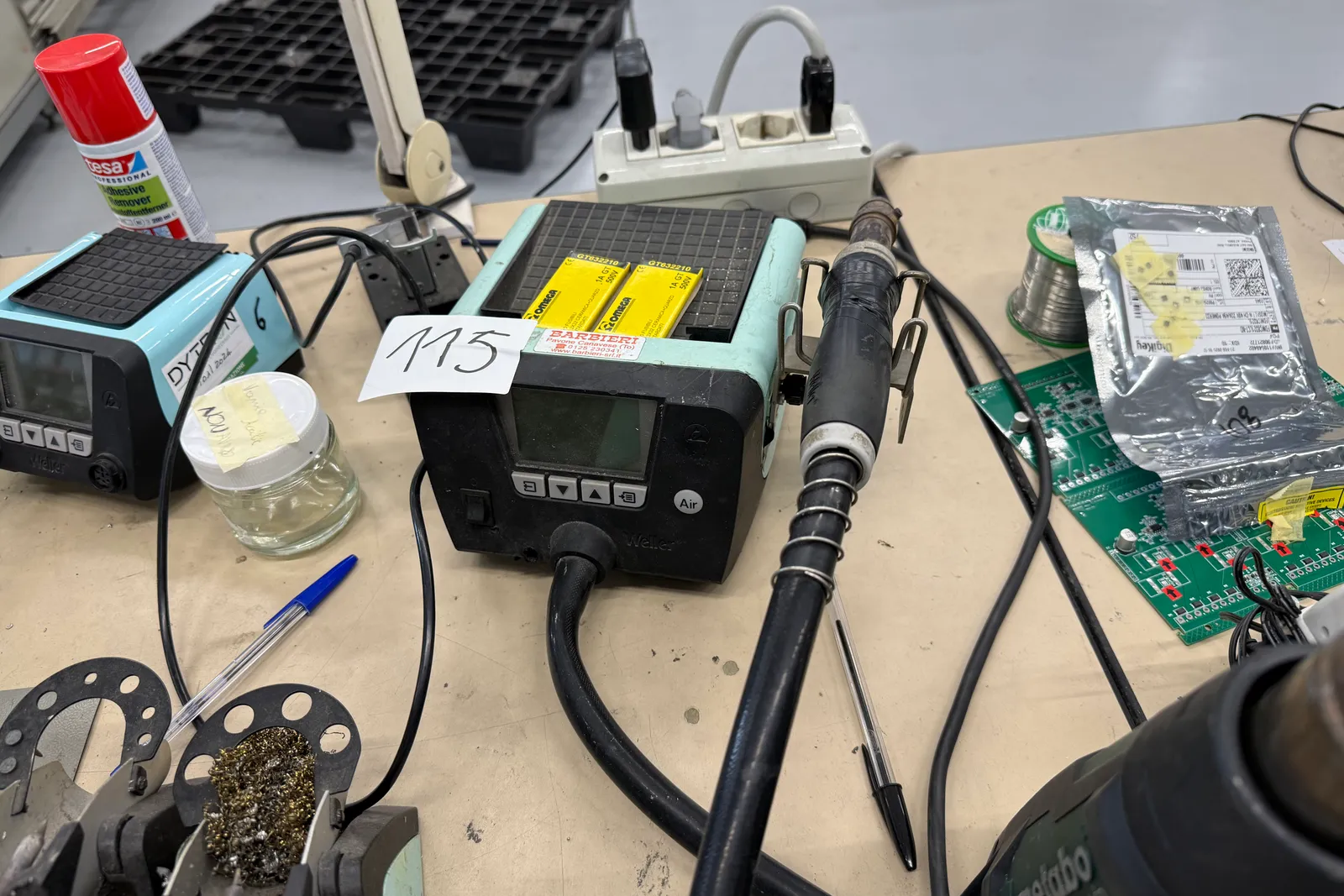 Stazioni saldanti, depuratori elettronici d’aria oltre piccoli attrezzi e componenti varie