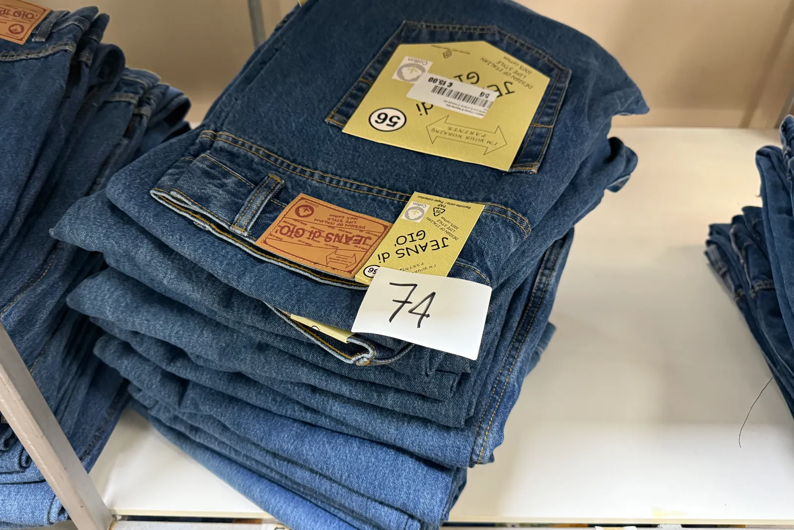 Magazzino tessuti, capi di abbigliamento e accessori – ID da n. 65 a n. 80