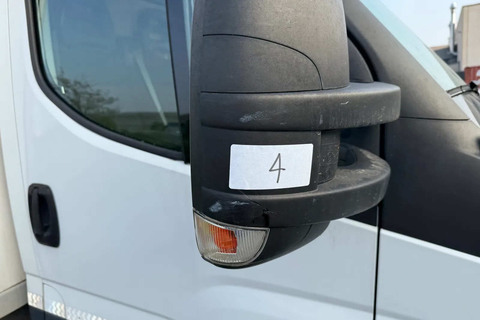 Furgone refrigerato Iveco Daily targato FF877EW