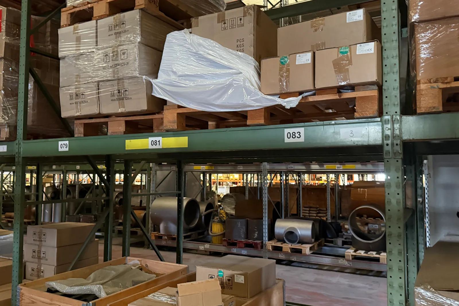 Magazzino lampade ad induzione magnetica, supporti e rimanenze