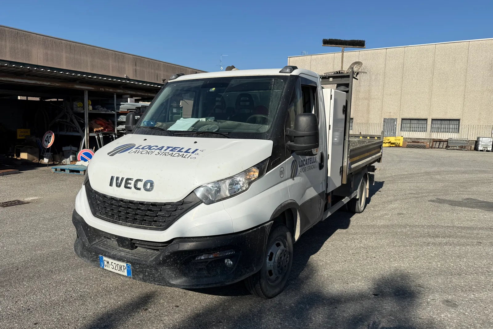 Autocarro ribaltabile Iveco Daily (35C16) targato GM520KP