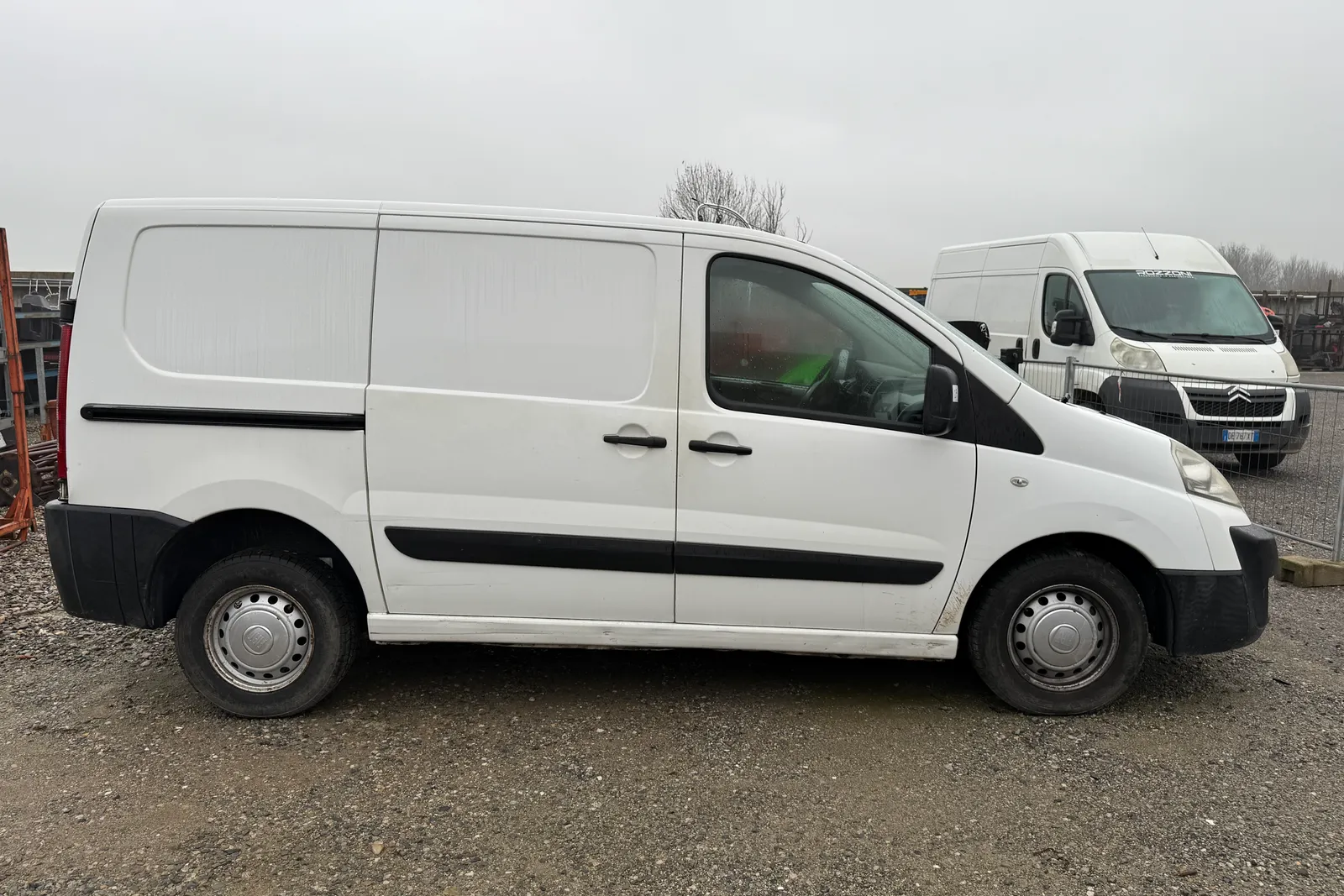 Furgone Fiat Scudo targato DT900TY