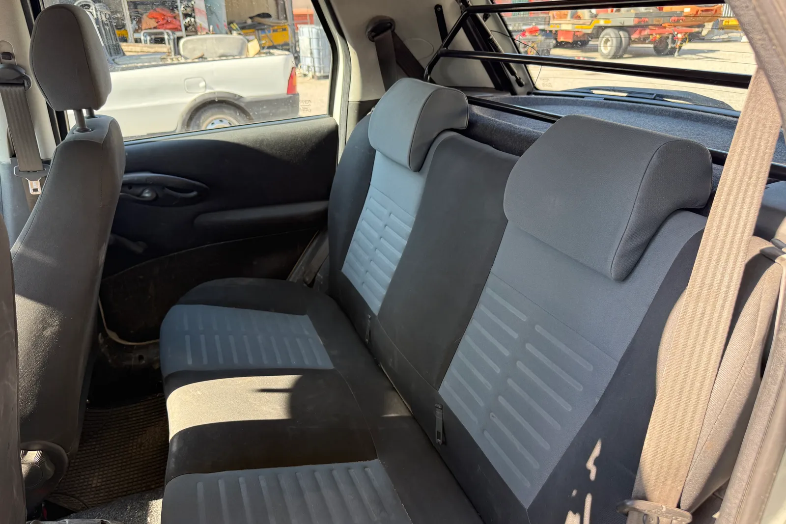 Autocarro Fiat Punto Van targata DP275KX