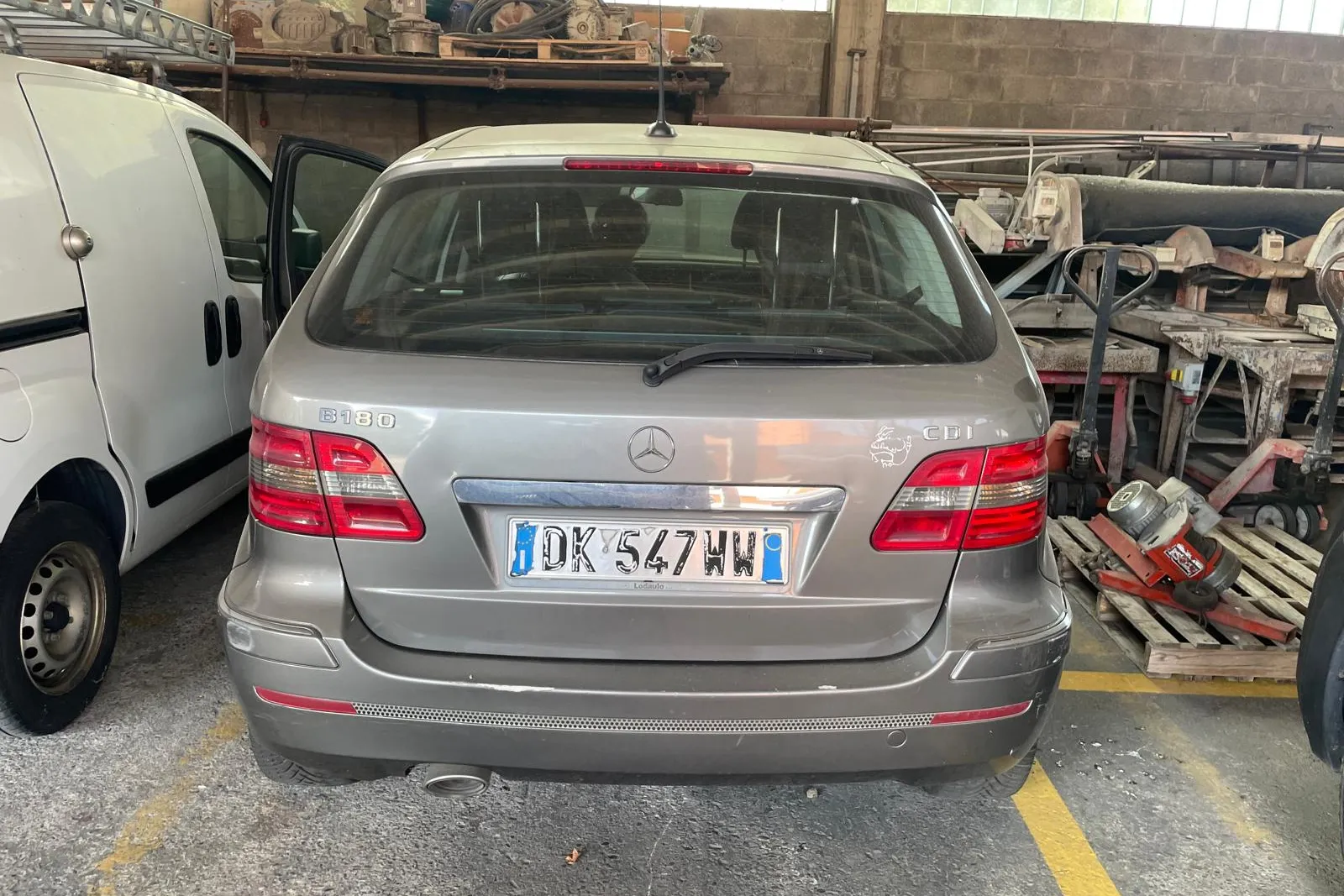 Autovettura Mercedes Classe B 180CDI targata DK547WW