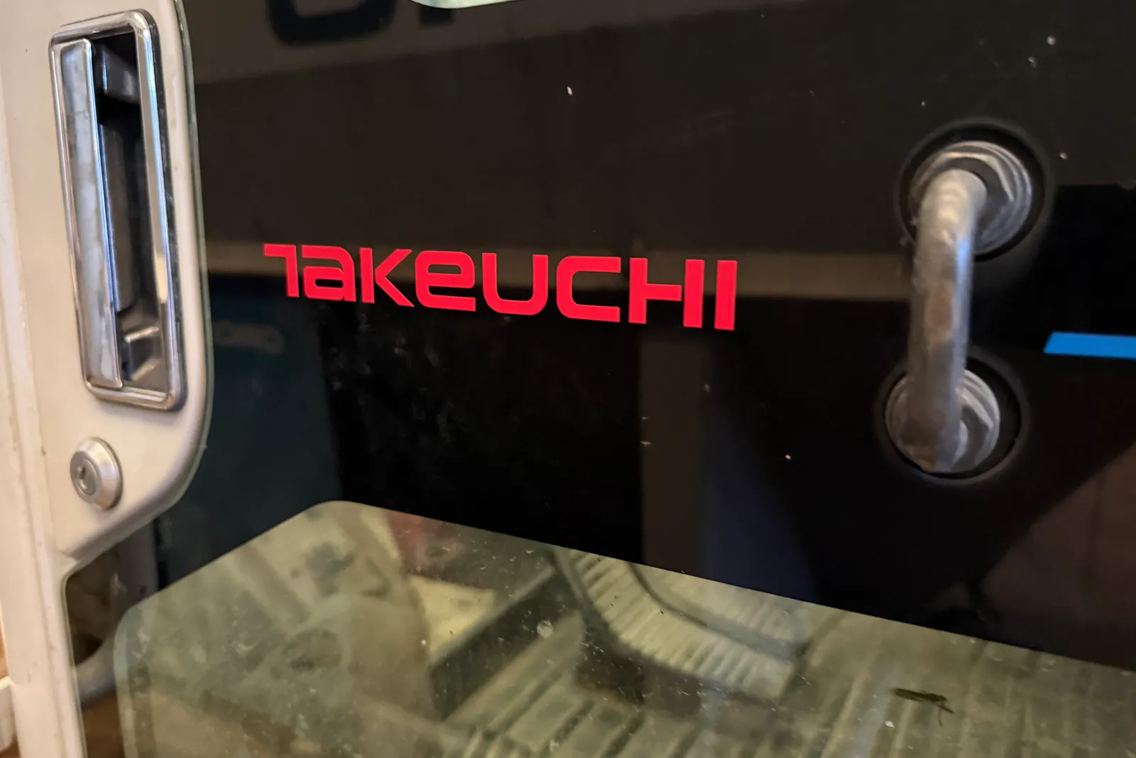 Escavatore cingolato Takeuchi mod. TB175 completo di n. 3 benne