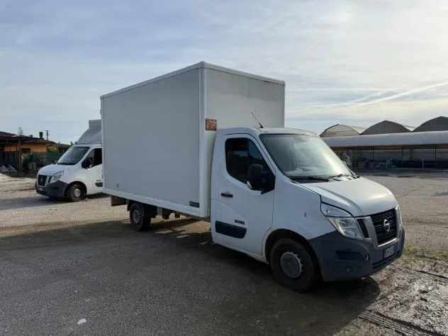 Furgone Nissan NV400 targato EM742FT