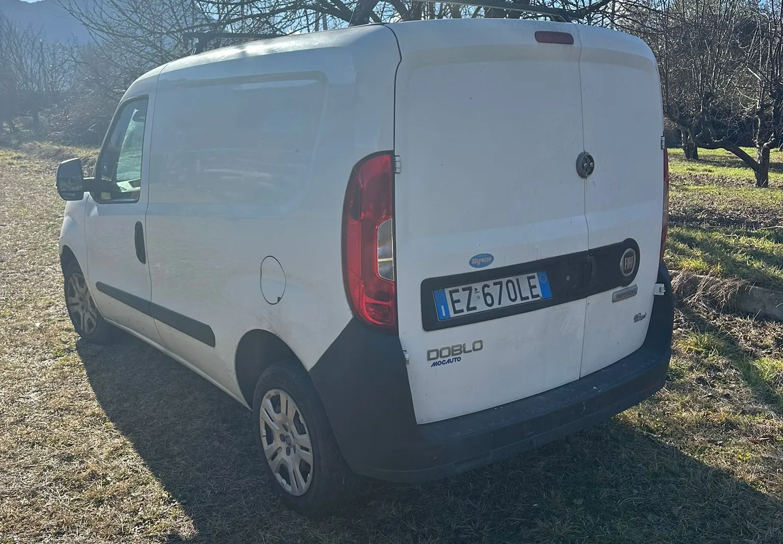 Autocarro Fiat Doblò targato EZ670LE