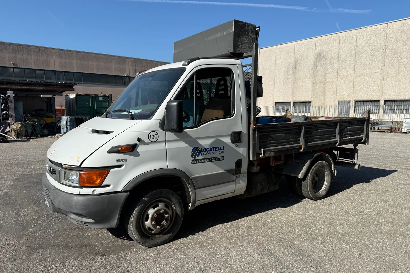 Autocarro ribaltabile Iveco Daily (35C9A) targato CD003FF 