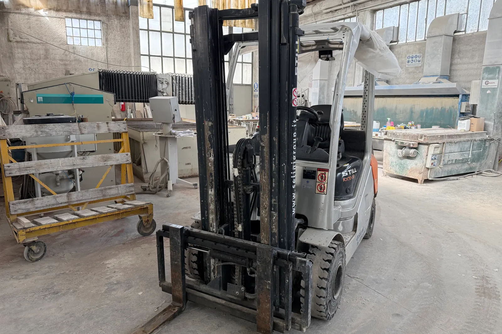 Gru Manghi (ID 32) e carrello elevatore (ID 33)