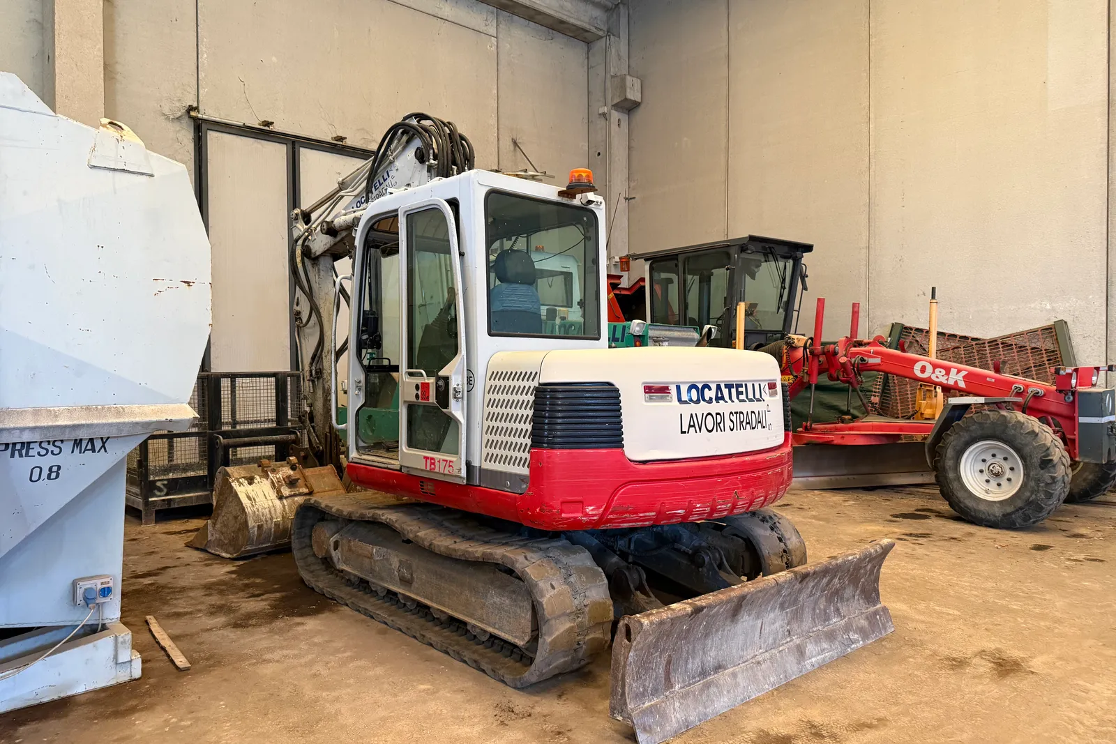 Escavatore cingolato Takeuchi mod. TB175 completo di n. 3 benne