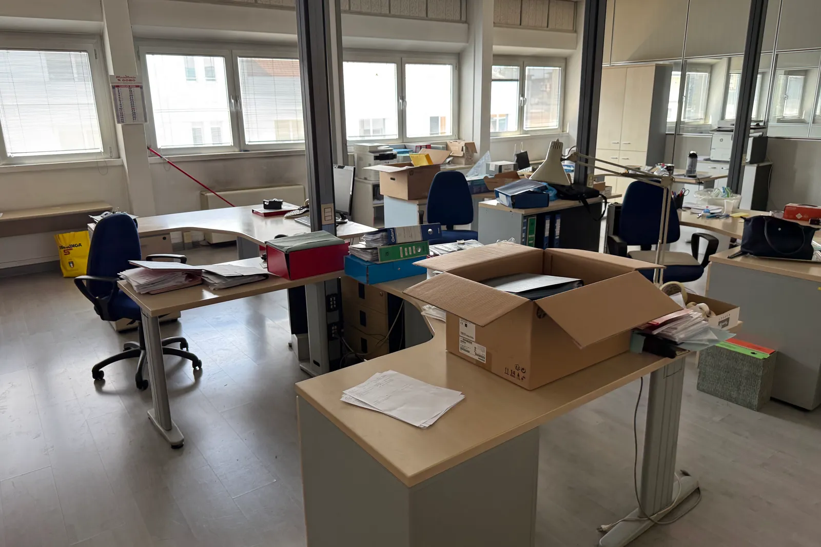 Arredi e macchine elettriche ed elettroniche da ufficio (ID da n. 31 a n. 194, oltre ID 201)
