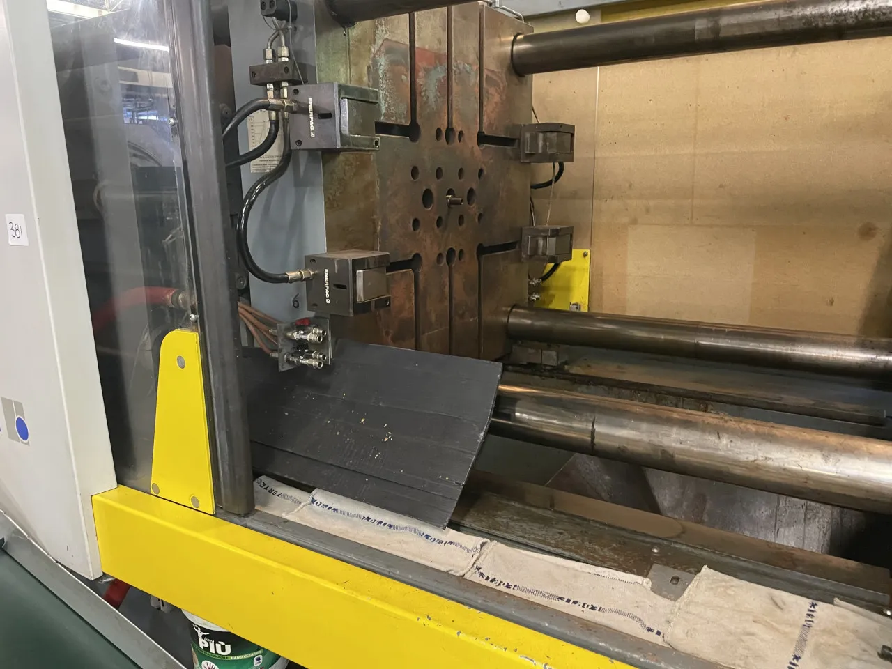 Pressa oleodinamica per stampaggio plastica Battenfeld BK – T 2700/1900