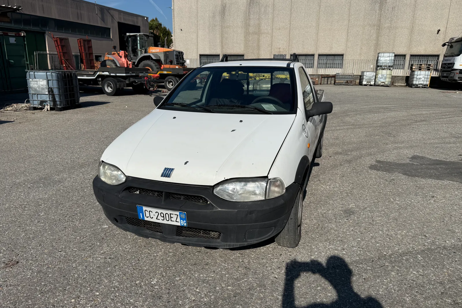 Autocarro Fiat Strada targato CZ290EZ