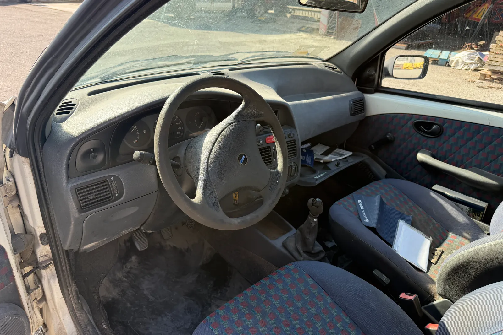 Autocarro Fiat Strada targato CC289EZ