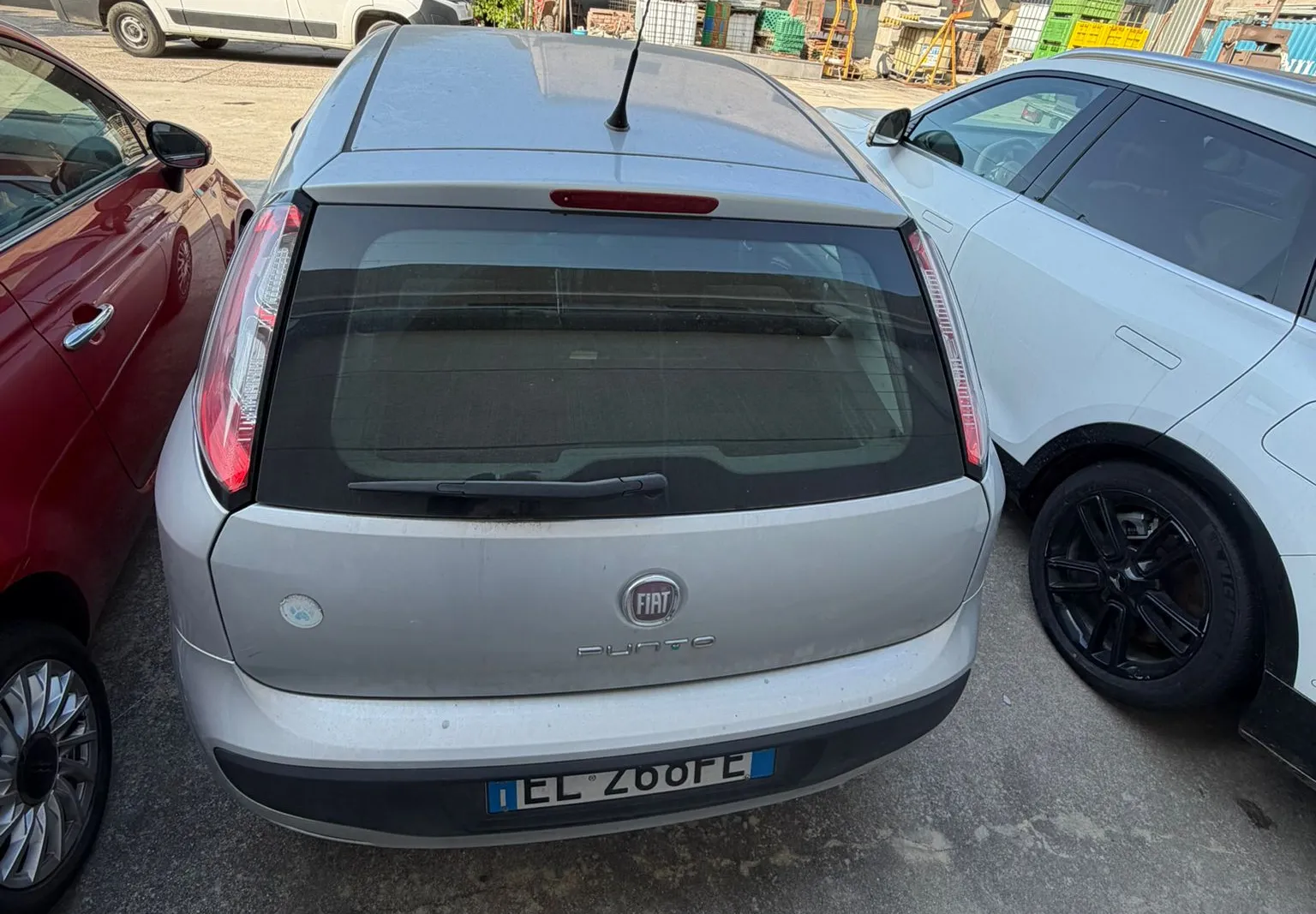 Autoveicolo Fiat Punto targato EL268FE