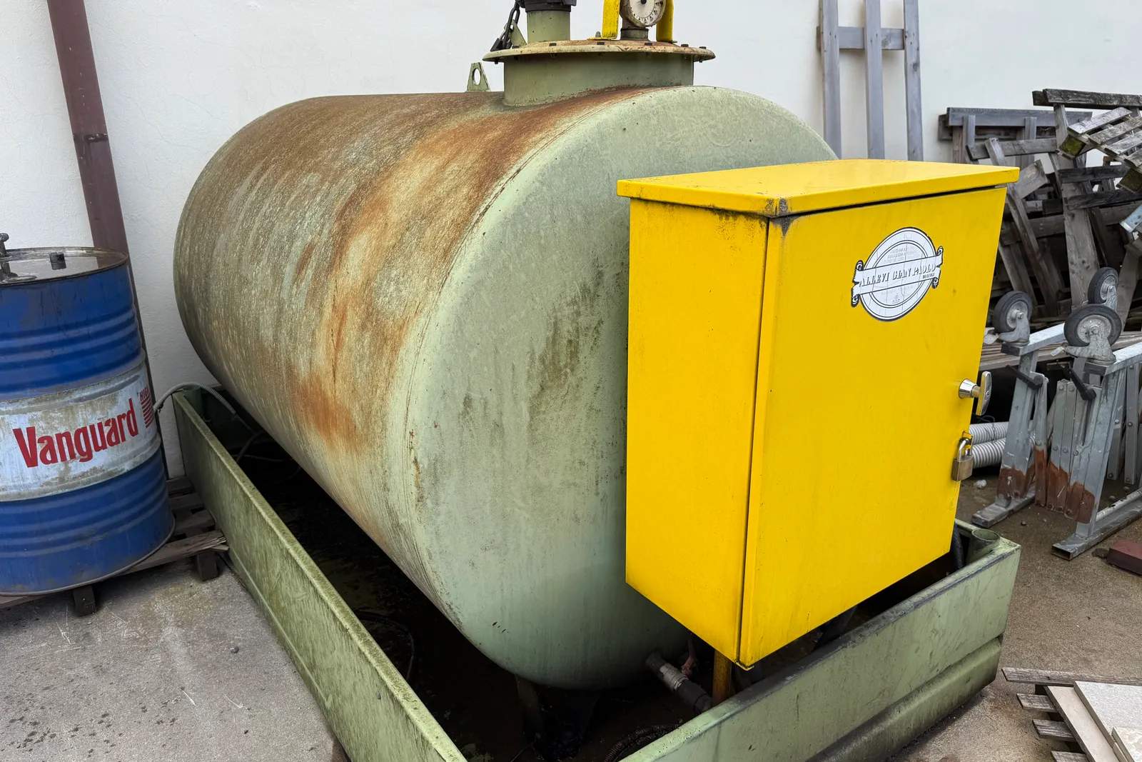 Cisterna e serbatoio, compressori, carrelli (ID 77A, 73, 74, 95, 82, 87, 81, 84, 79)