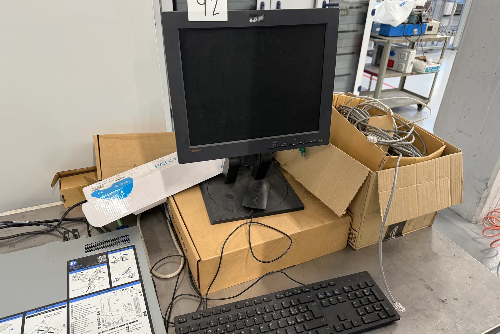 Arredi e macchine elettriche ed elettroniche da ufficio