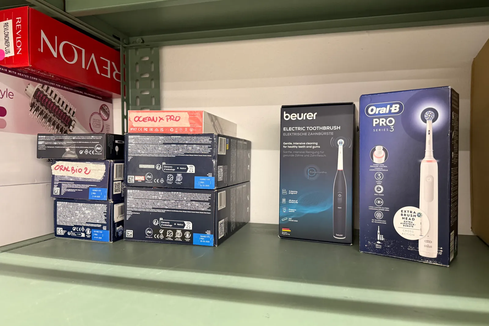 Stock prodotti, batterie, imballaggi, arredi e varie