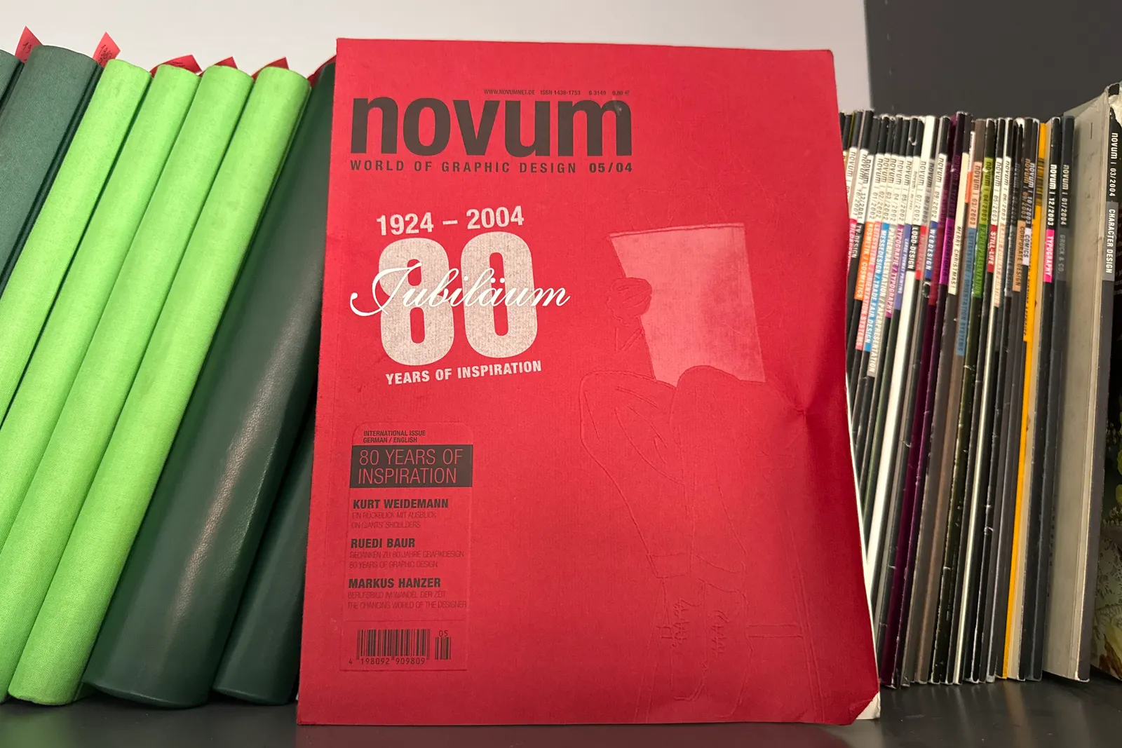 Volumi e riviste a scaffale, oltre stampe originali di uscite pubblicitarie degli anni 1955-1992 e microfiches