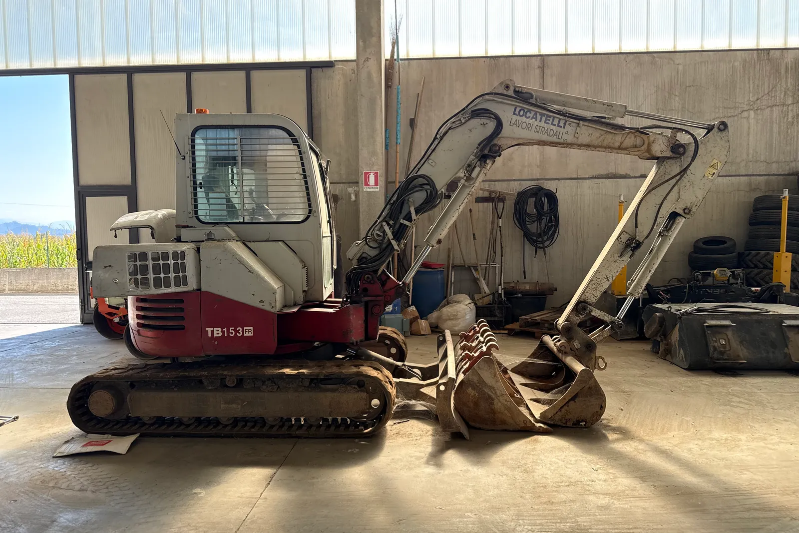 Escavatore cingolato Takeuchi mod. TB153FR, comprensivo di n. 3 benne