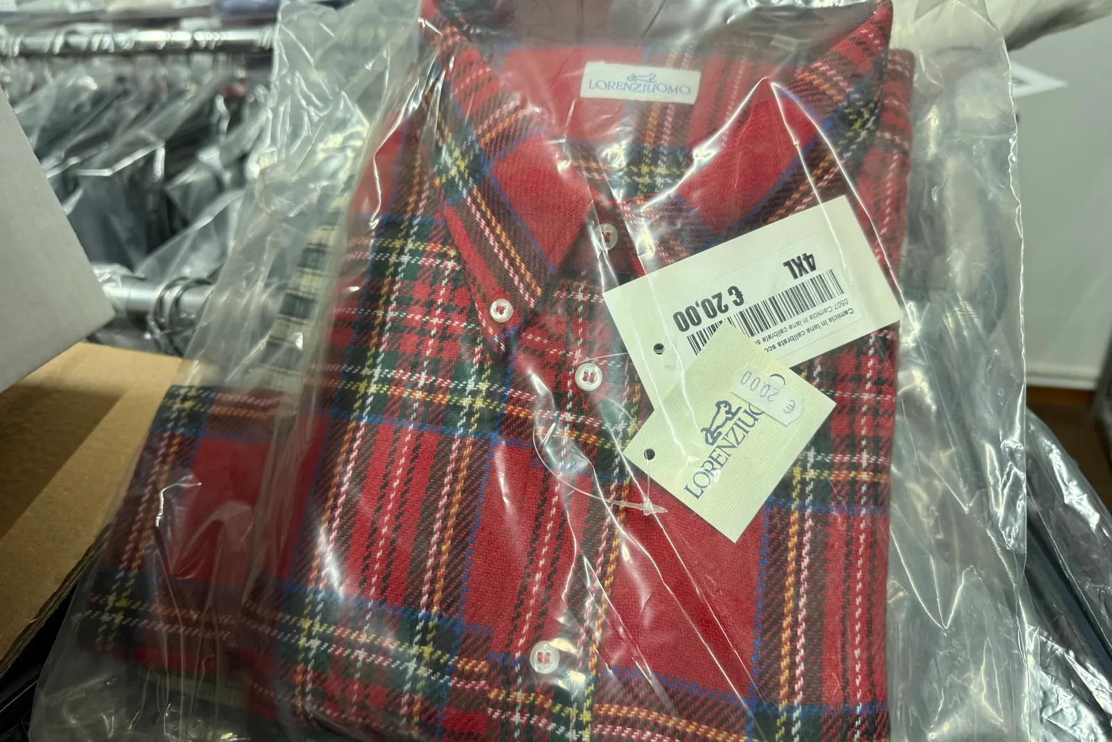 Magazzino tessuti, capi di abbigliamento e accessori – ID da n. 65 a n. 80