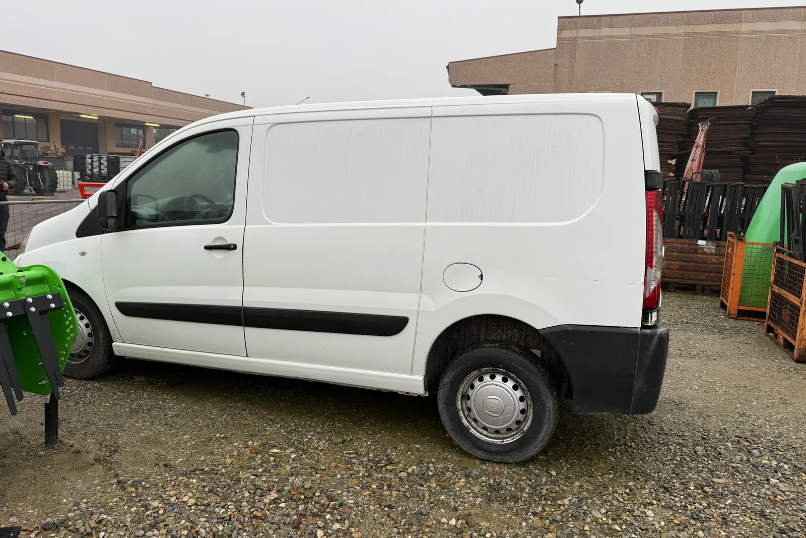 Furgone Fiat Scudo targato DT900TY