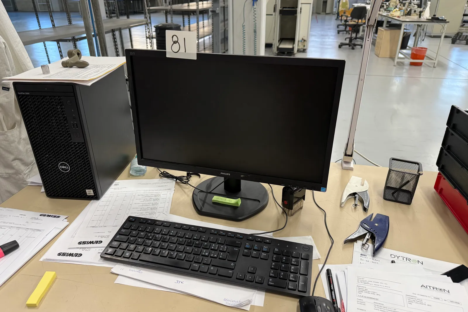 Arredi e macchine elettriche ed elettroniche da ufficio