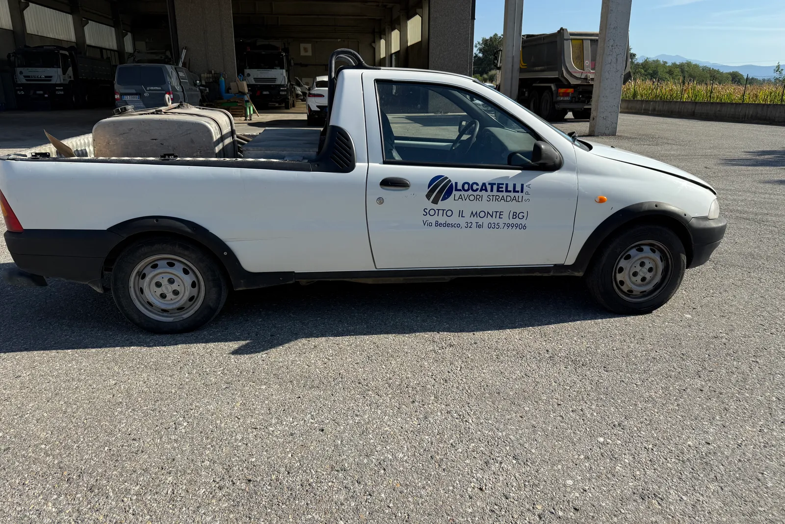 Autocarro Fiat Strada targato CZ290EZ