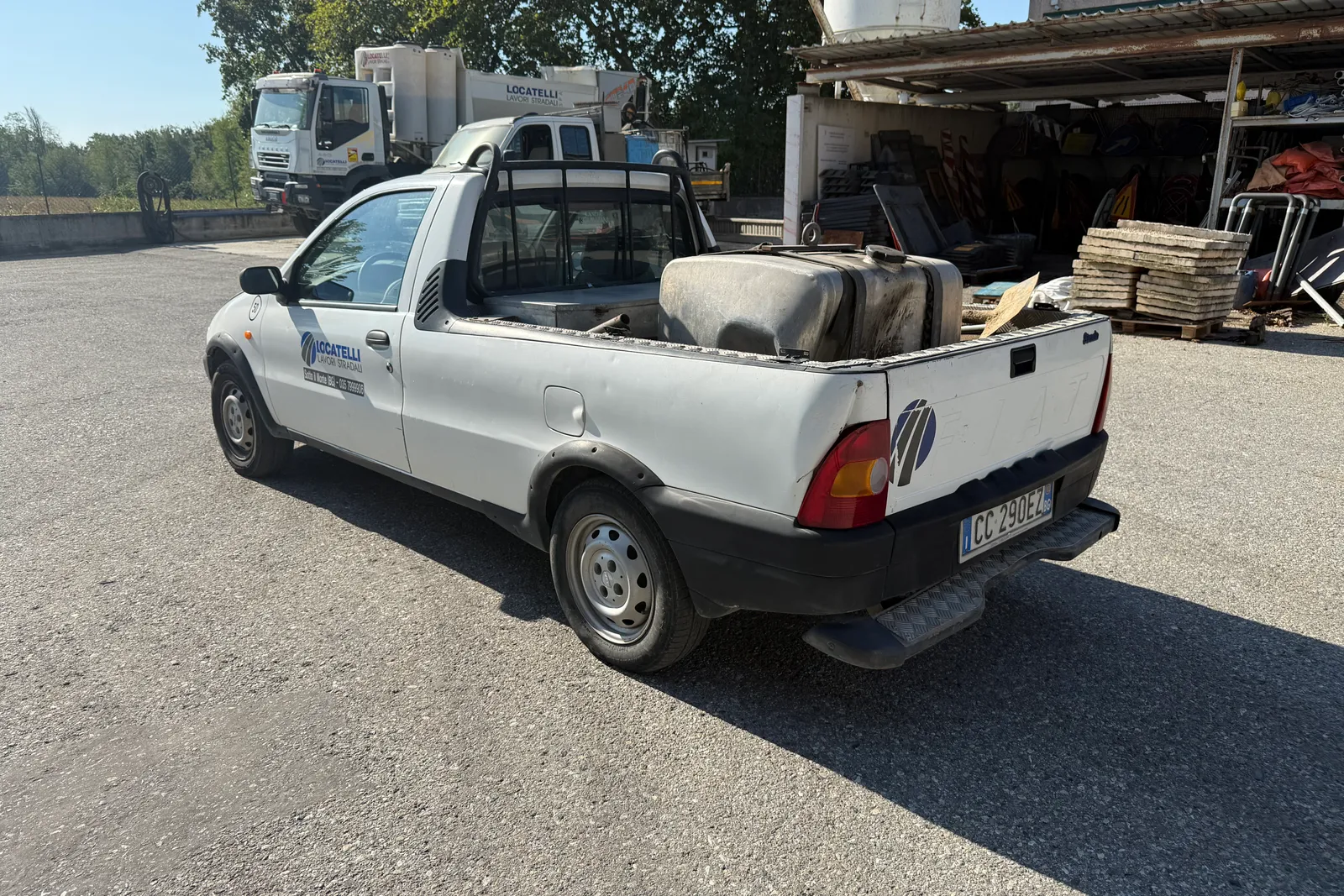 Autocarro Fiat Strada targato CZ290EZ