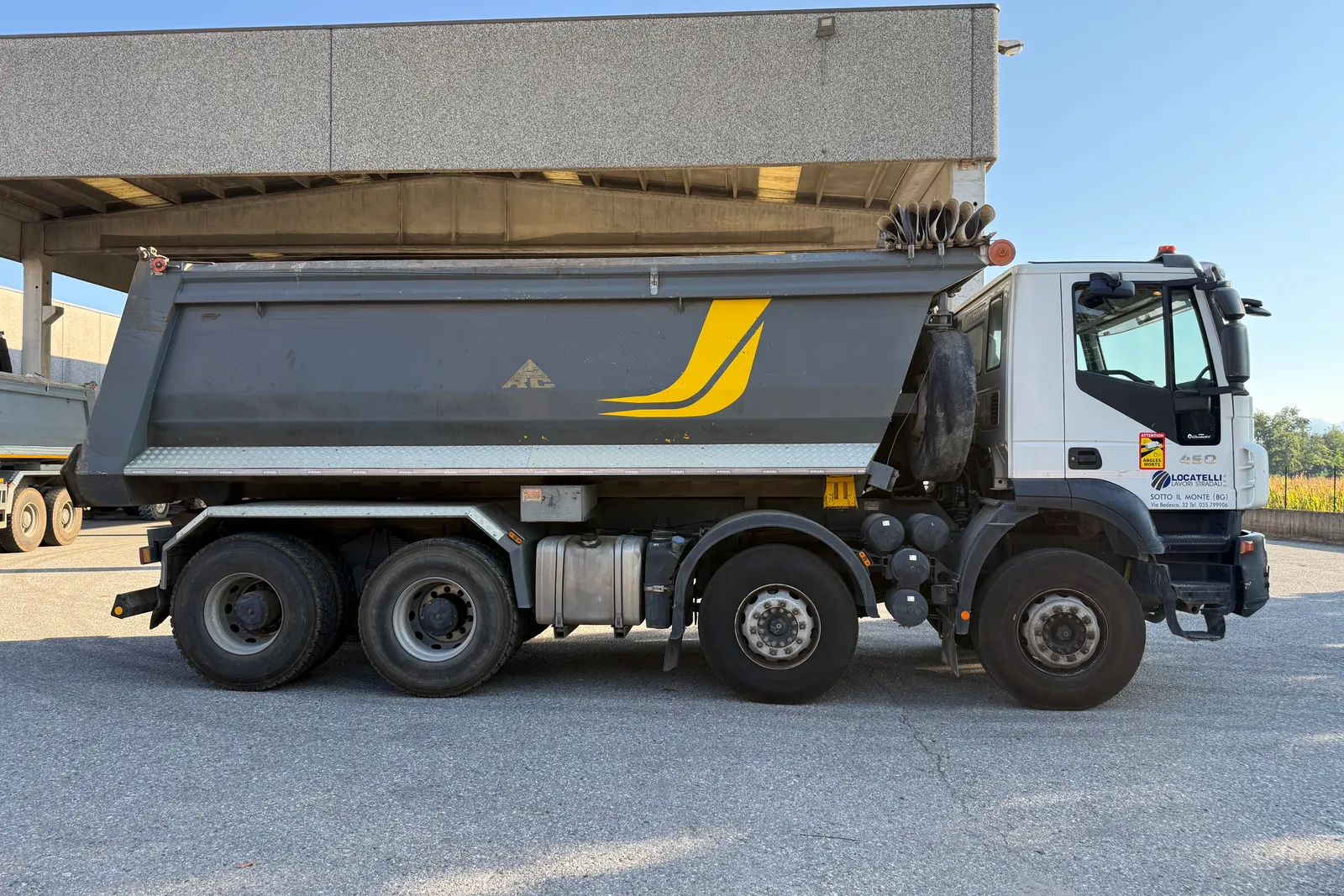 Autocarro ribaltabile Iveco Magirus A410T E4 Colombo targato DR287CR