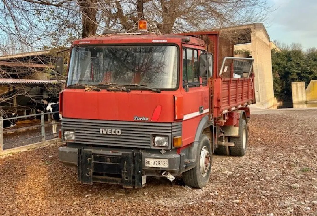 Autocarro Fiat 145 targato BGA28126