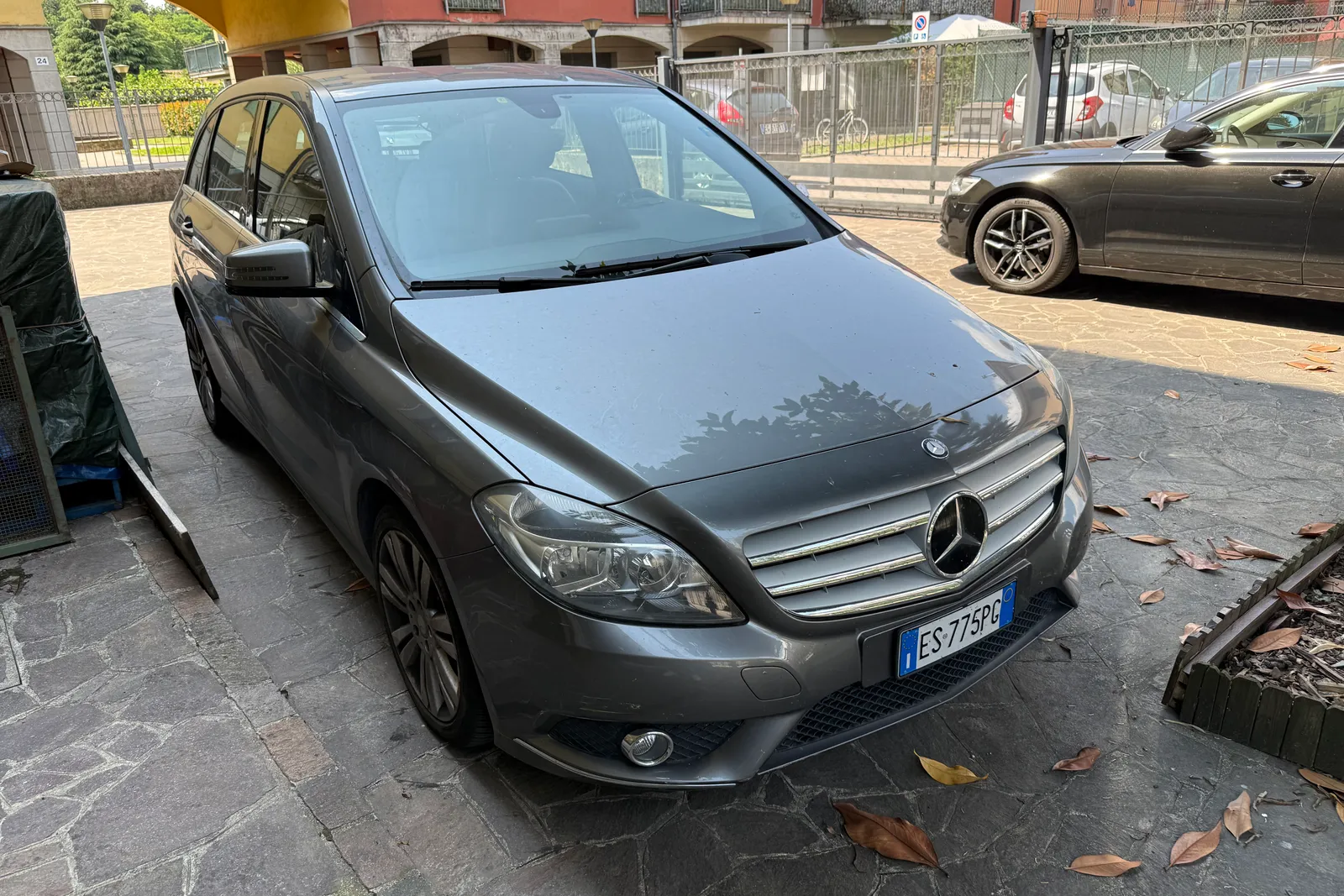 Autovettura Mercedes B 180 CDI targata ES775PG