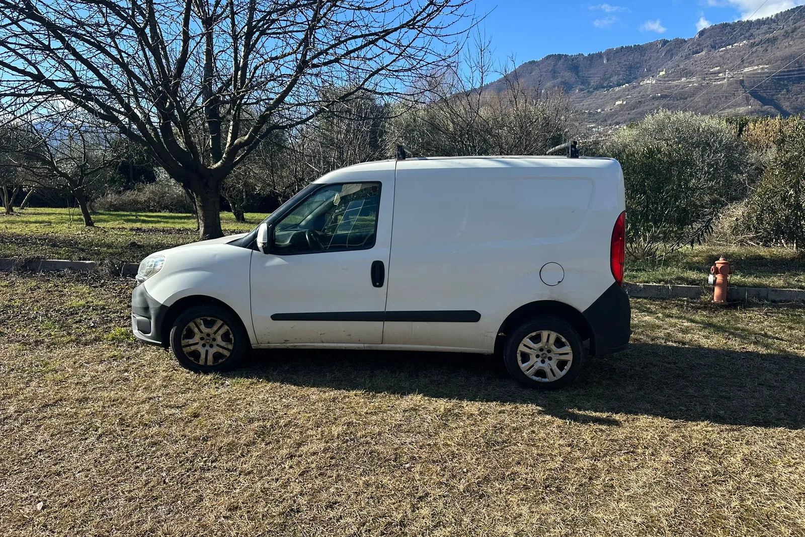 Autocarro Fiat Doblò targato EZ670LE