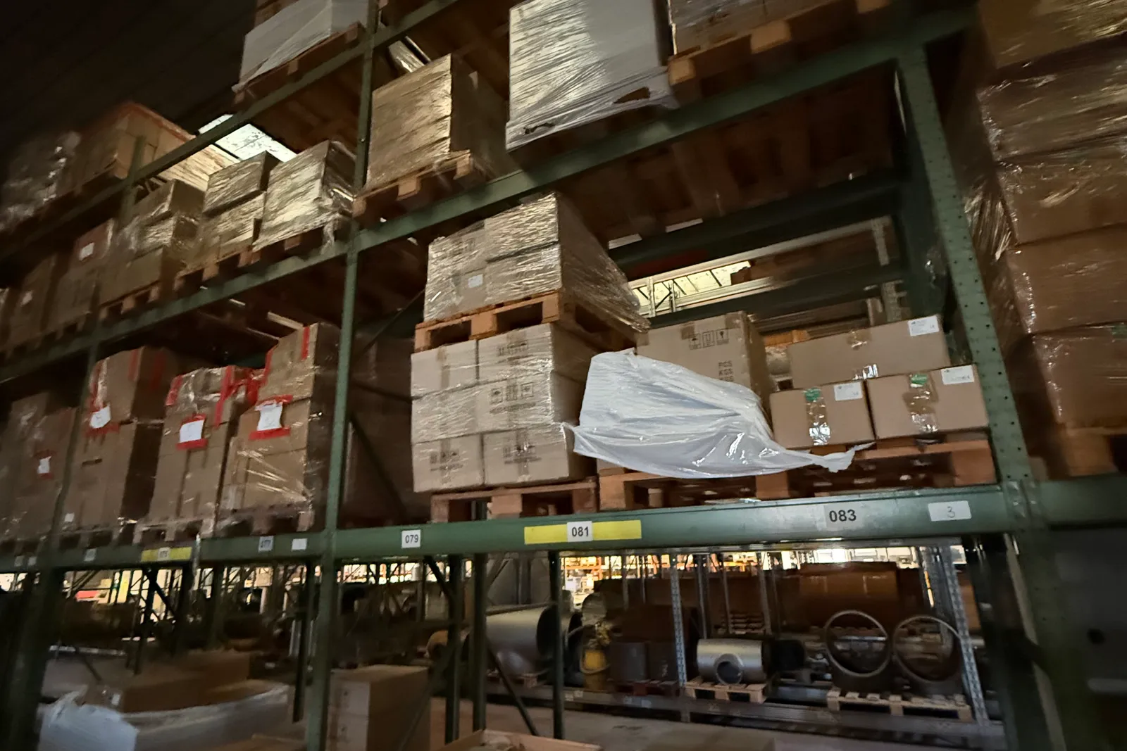 Magazzino lampade ad induzione magnetica, supporti e rimanenze
