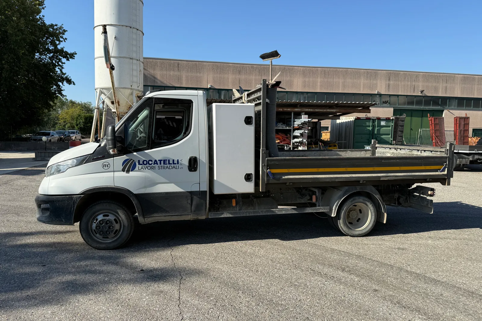 Autocarro ribaltabile Iveco Daily (35C16) targato GM520KP