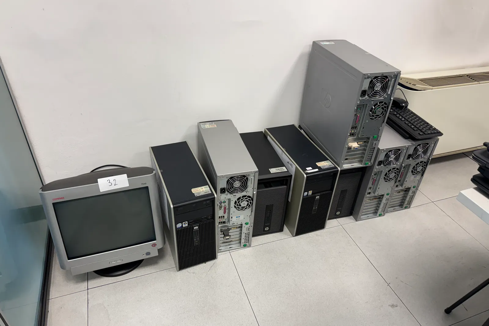Arredi e macchine elettriche ed elettroniche da ufficio (ID da n. 31 a n. 194, oltre ID 201)