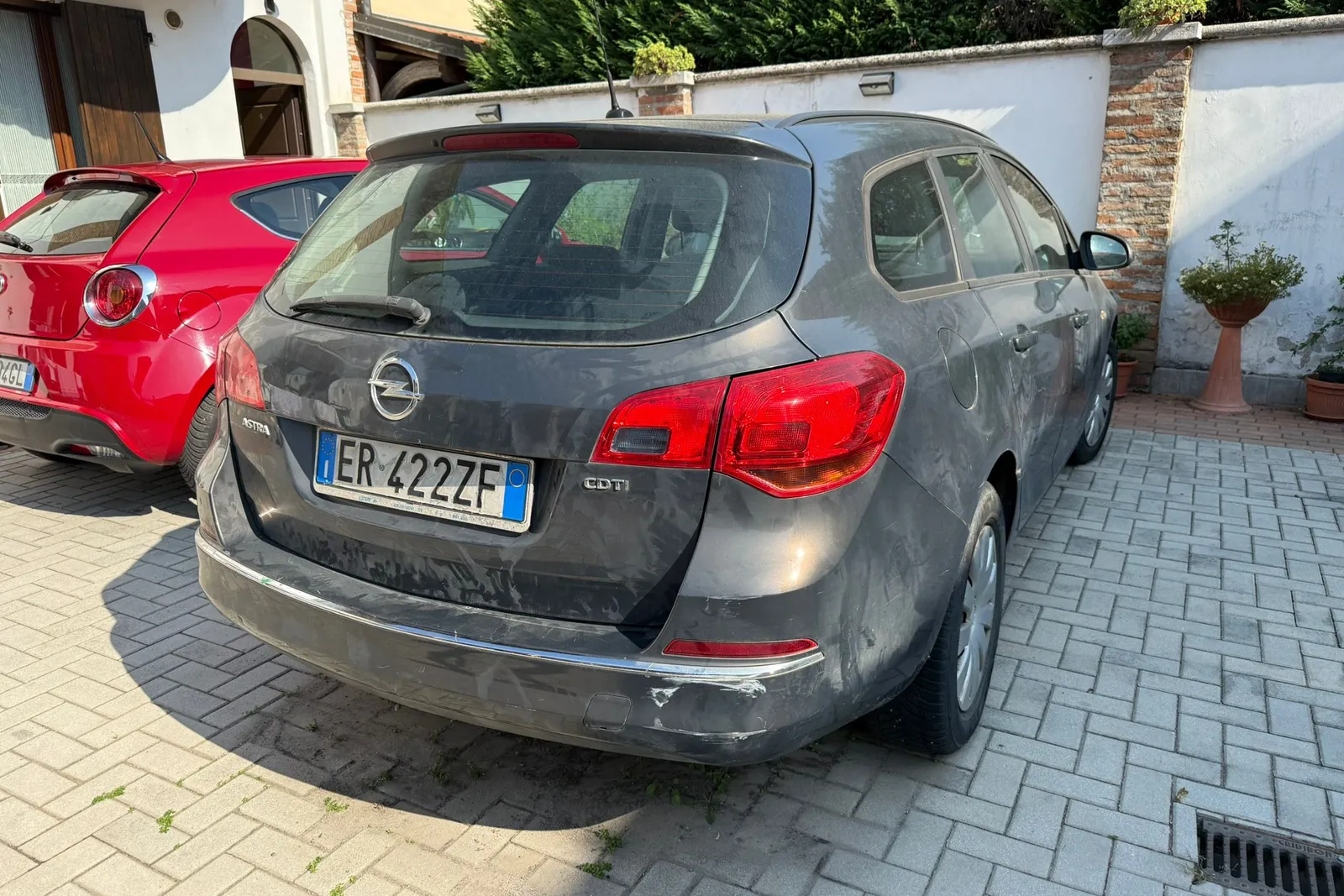 Autovettura Opel Astra targata ER422ZF oltre PC