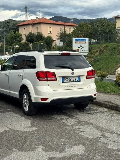 Autovettura Fiat Freemont targata ES517VL