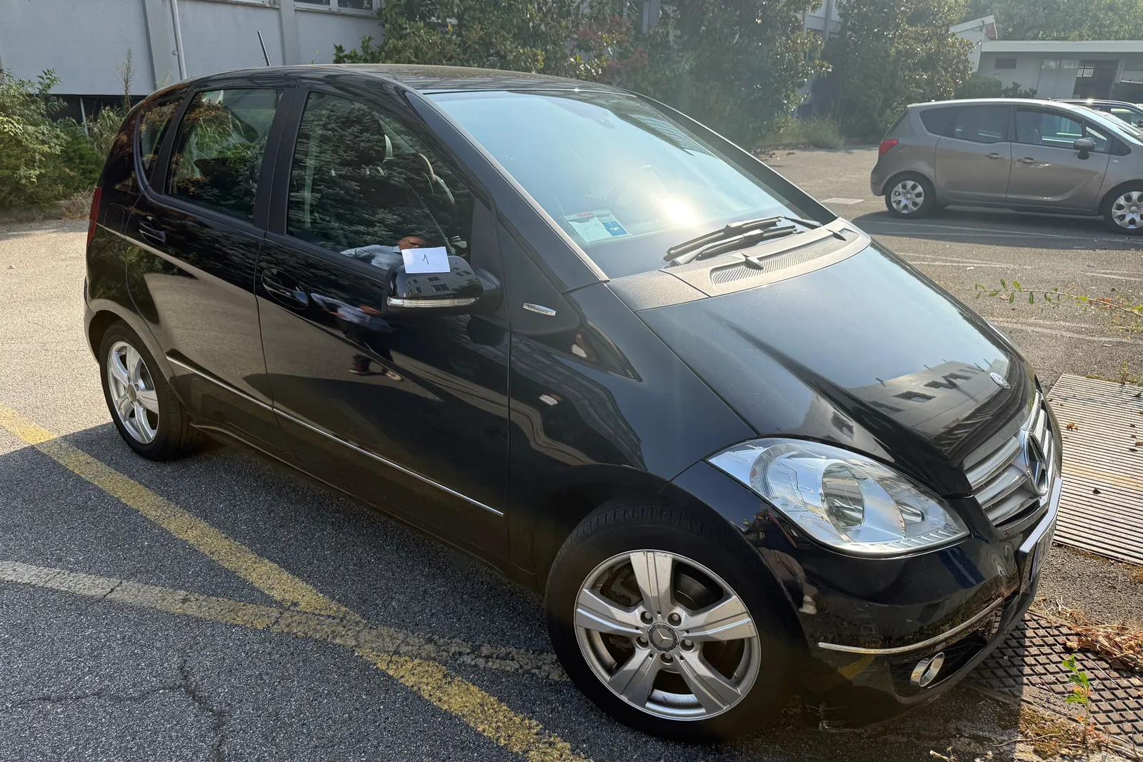 Autovettura Mercedes Classe A targata EA765RC